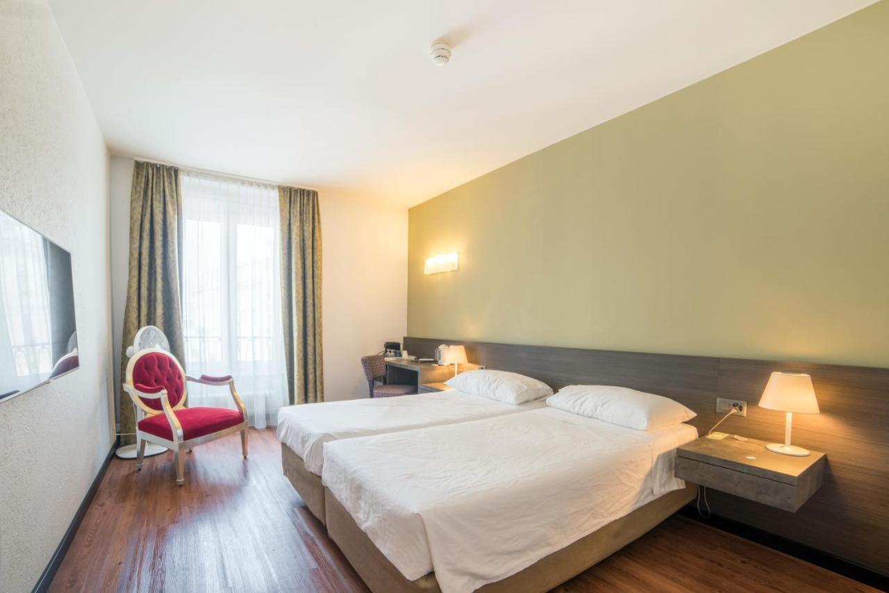 Hotel Montana Geneva Room photo